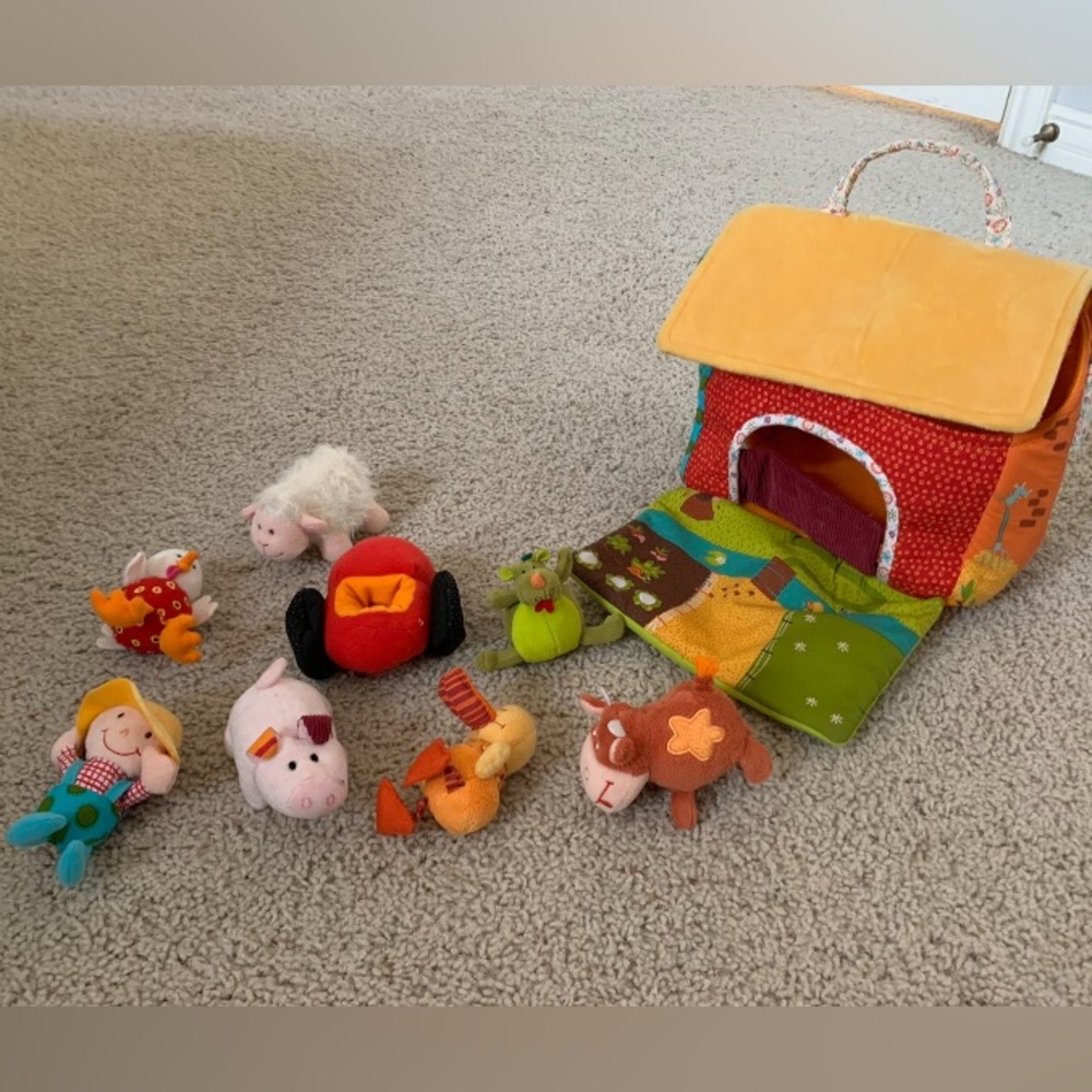 Adorable plushie farm from Lilliputiens